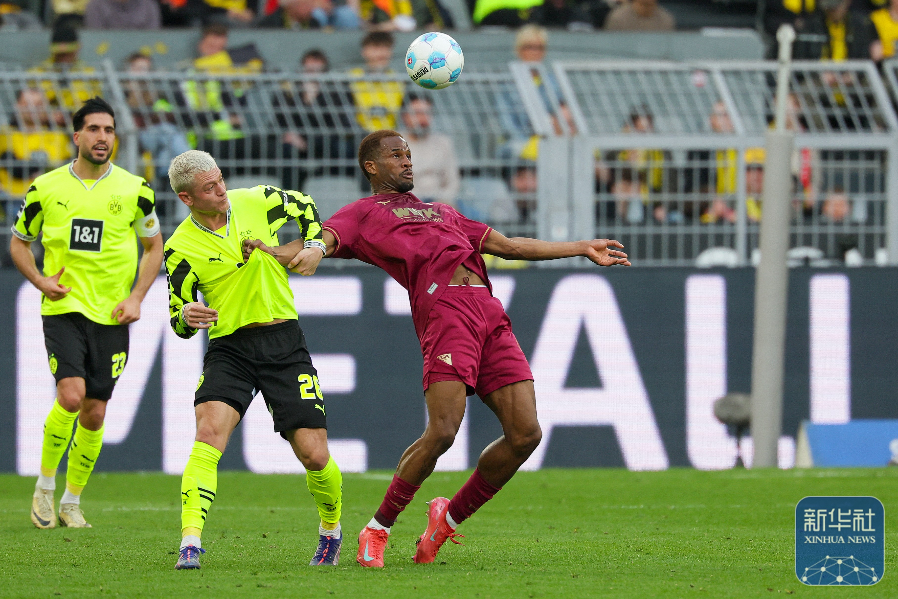 多特蒙德客场惊险逼平汉堡，德甲冠军积分领先