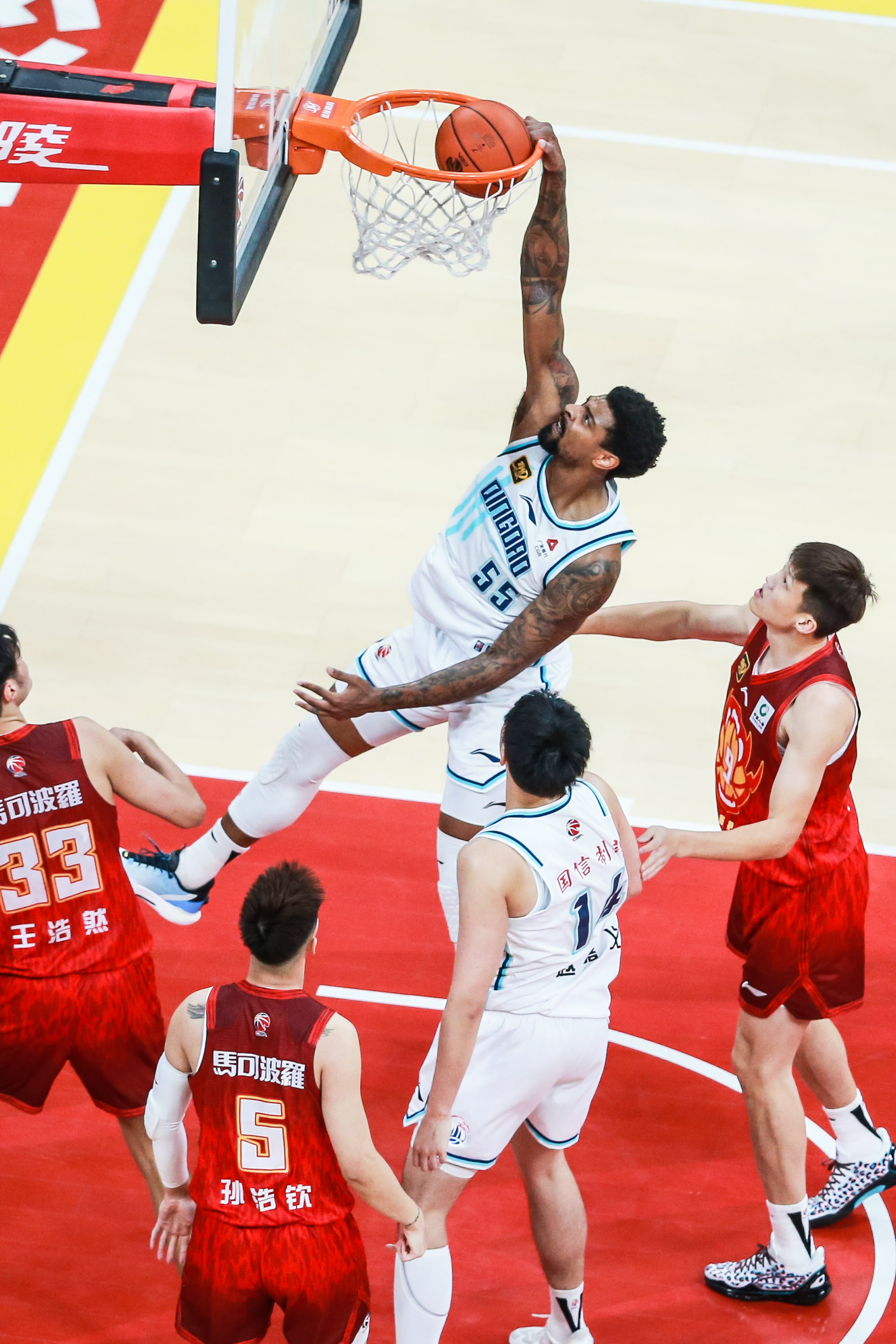 球队发挥出色，稳扎稳打获得胜利的简单介绍