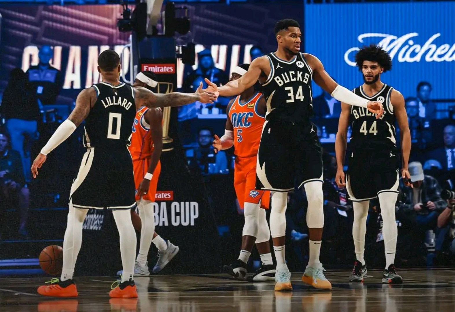 雄鹿再胜篮网，字母哥砍下二十分霸气十足