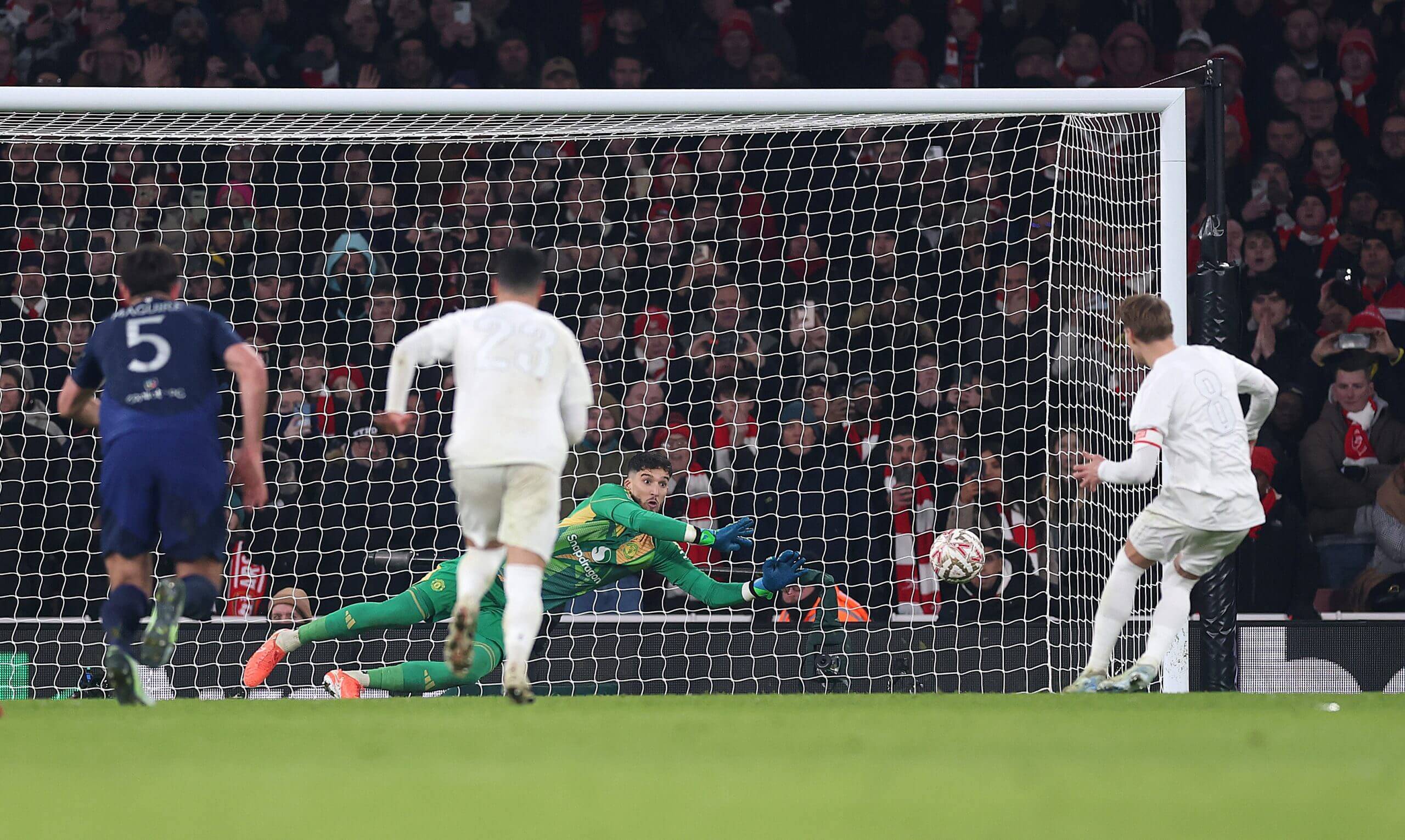 关于瑞典后卫表现失常，小组赛犯错频频的信息