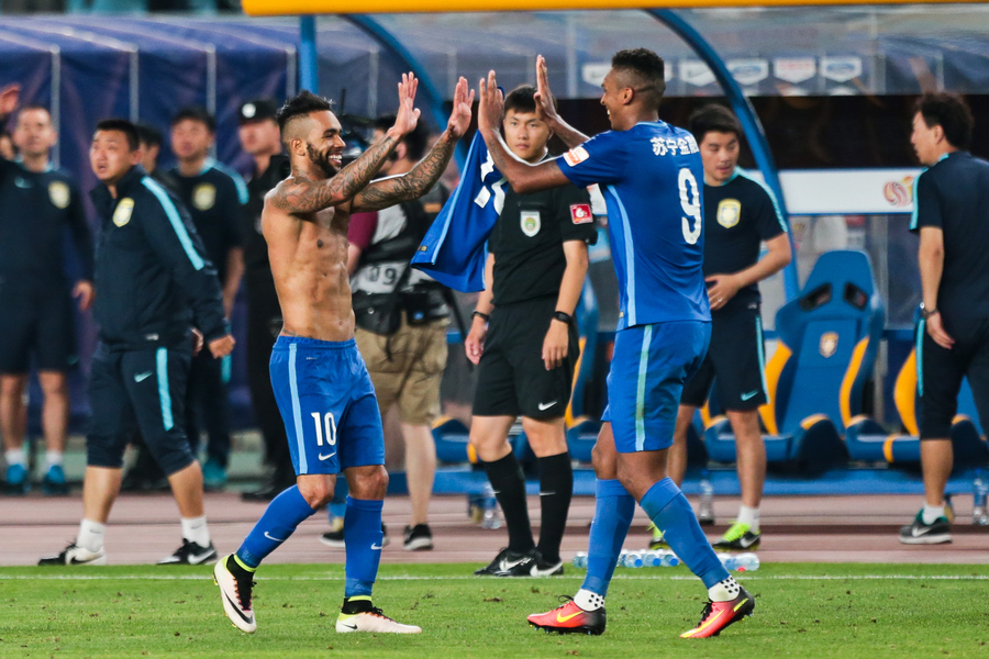 江苏苏宁主场对阵重庆力帆，双方争夺胜利的简单介绍