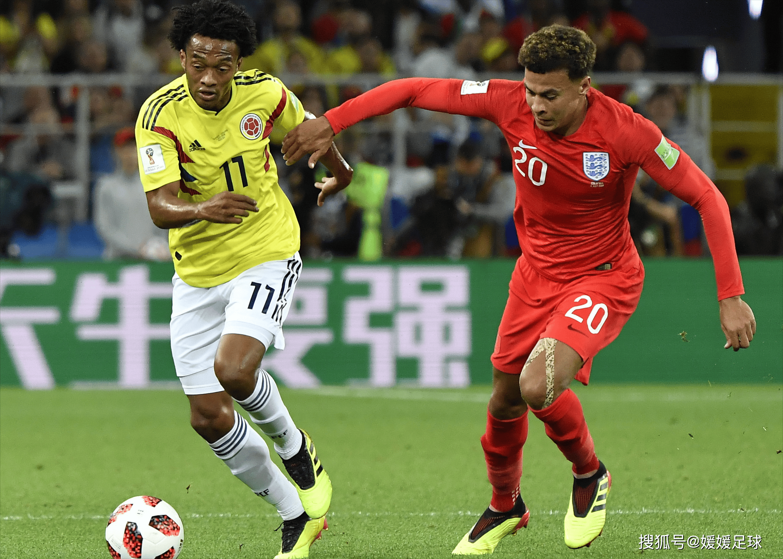 关于顶级足球比赛的激烈对抗让人过目难忘的信息