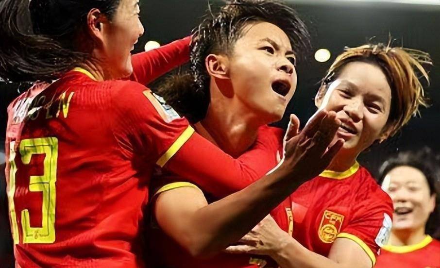 新西兰队与对手展开生死战