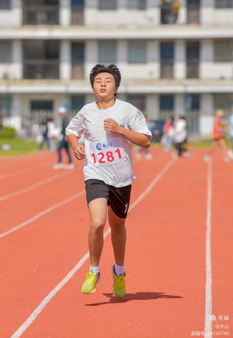 比赛中的精彩表现令人目不转睛