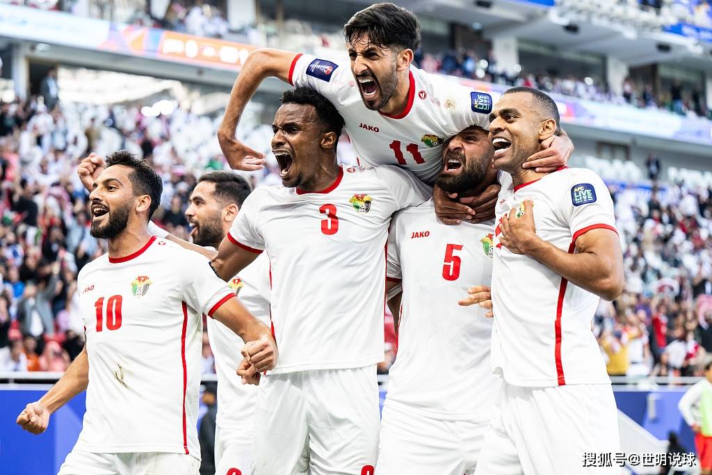 爱游戏官网-国际足球赛事热火朝天，女队比拼激动人心