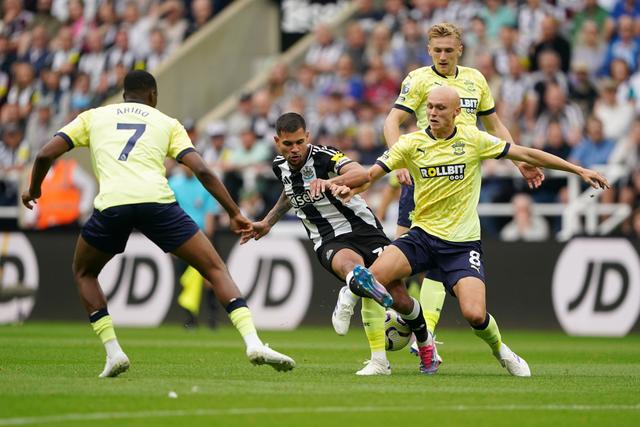 伯恩茅斯战平对手，主场气氛稳固球队实力的简单介绍