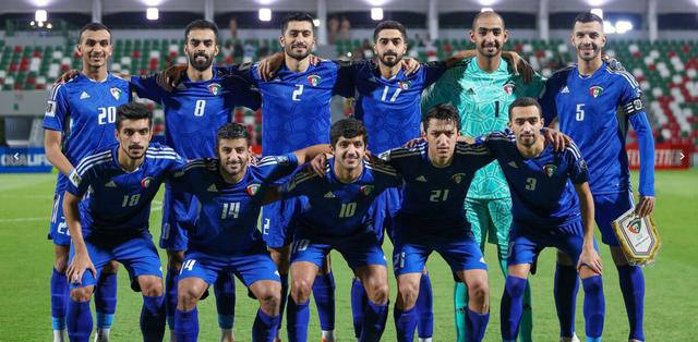 球队面临困境，球员们紧急开会商讨对策