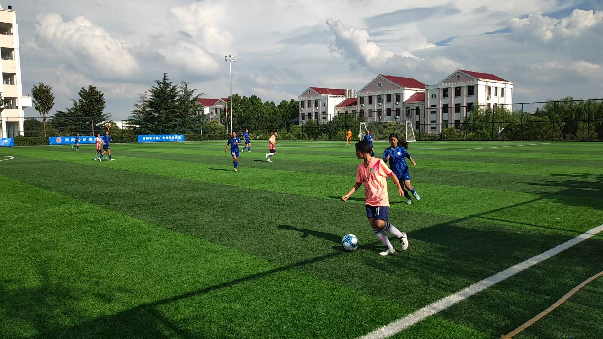 爱游戏网页版登录入口-足球职业联赛一场激烈对抗引发热烈讨论的简单介绍