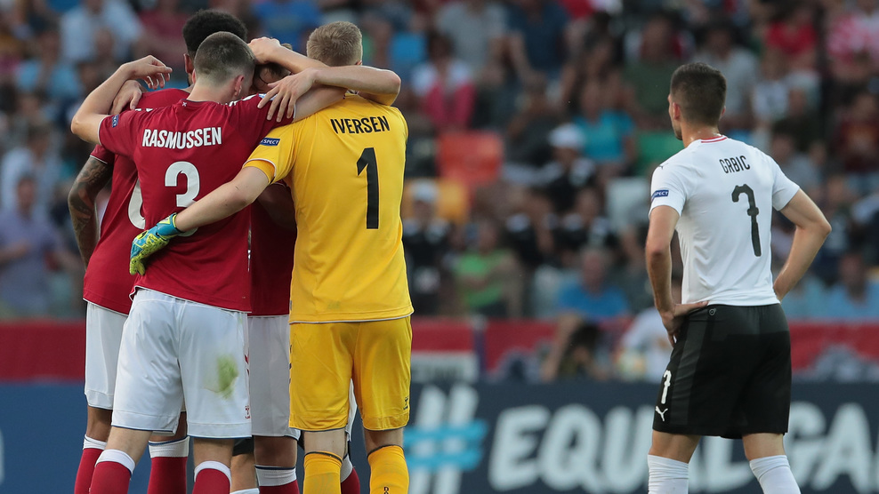 包含丹麦客场击败奥地利，小组领先优势巩固的词条