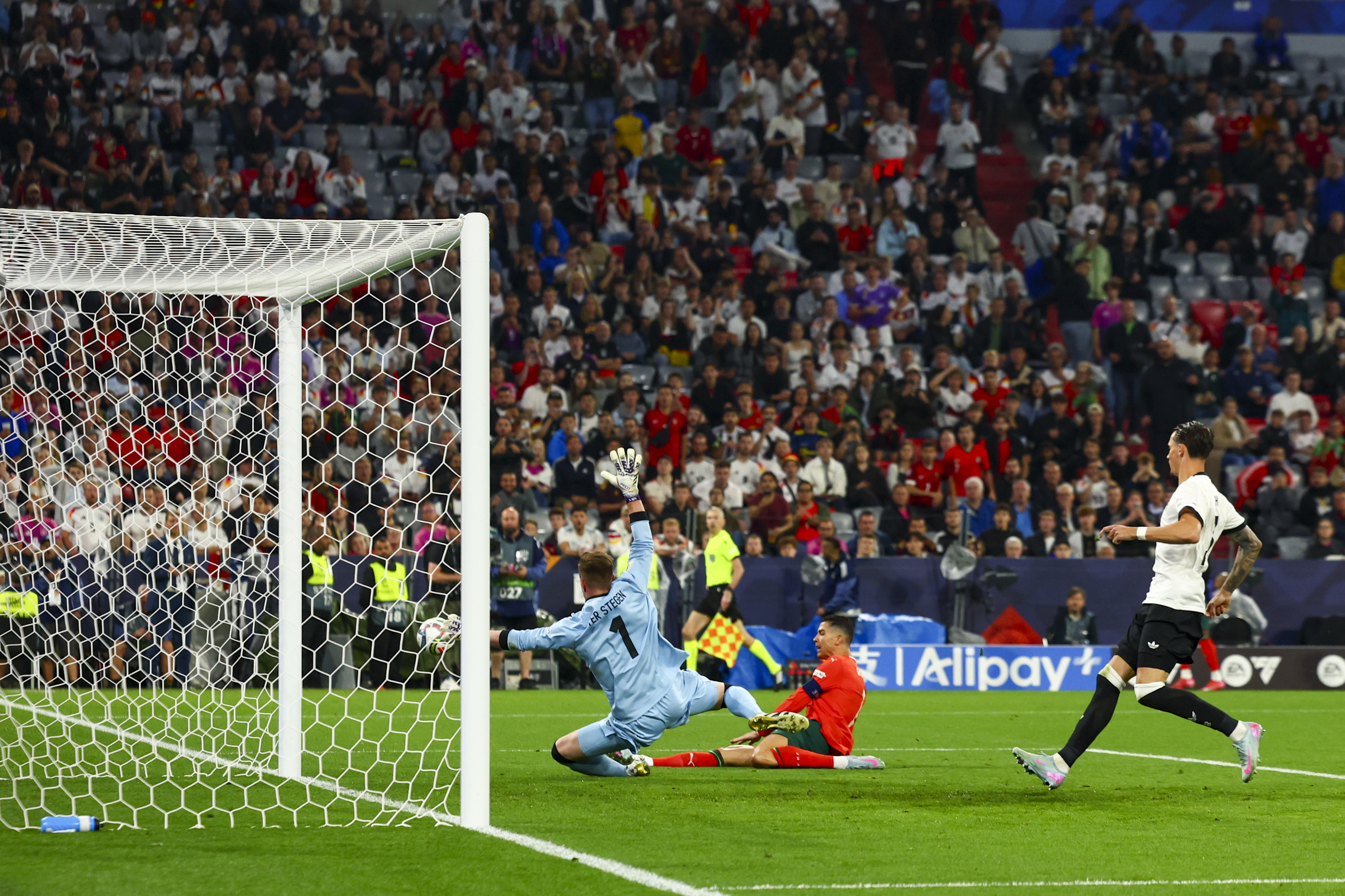 包含塞尔维亚主场惜败葡萄牙,小组出线悬念未解的词条 包含塞尔维亚主场惜败葡萄牙,小组出线悬念未解的词条