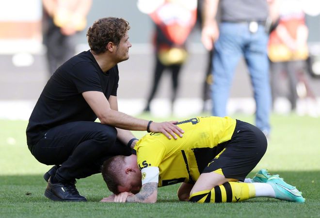 动人瞬间！球场上感人一幕，赞叹无限的简单介绍