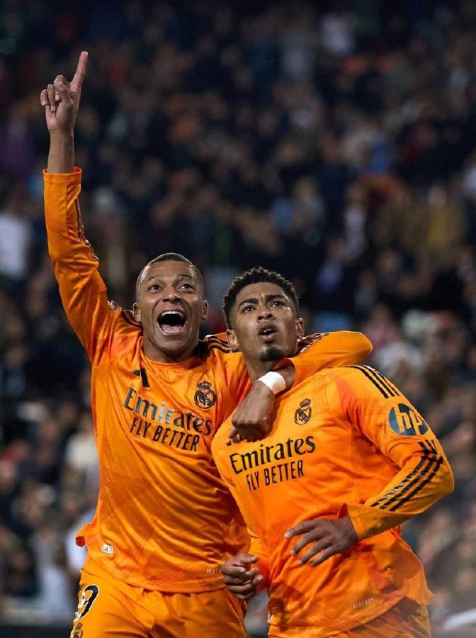 爱游戏官网-瓦伦西亚惊险取胜，成功逆转对手