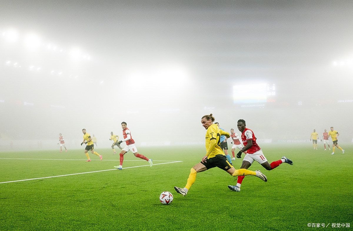 爱游戏官网-足球比赛中球员展现团队协作精神