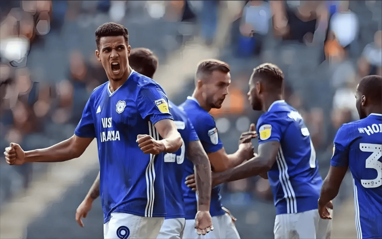 爱游戏app下载-伯明翰市主场胜利，球员们笑逐颜开