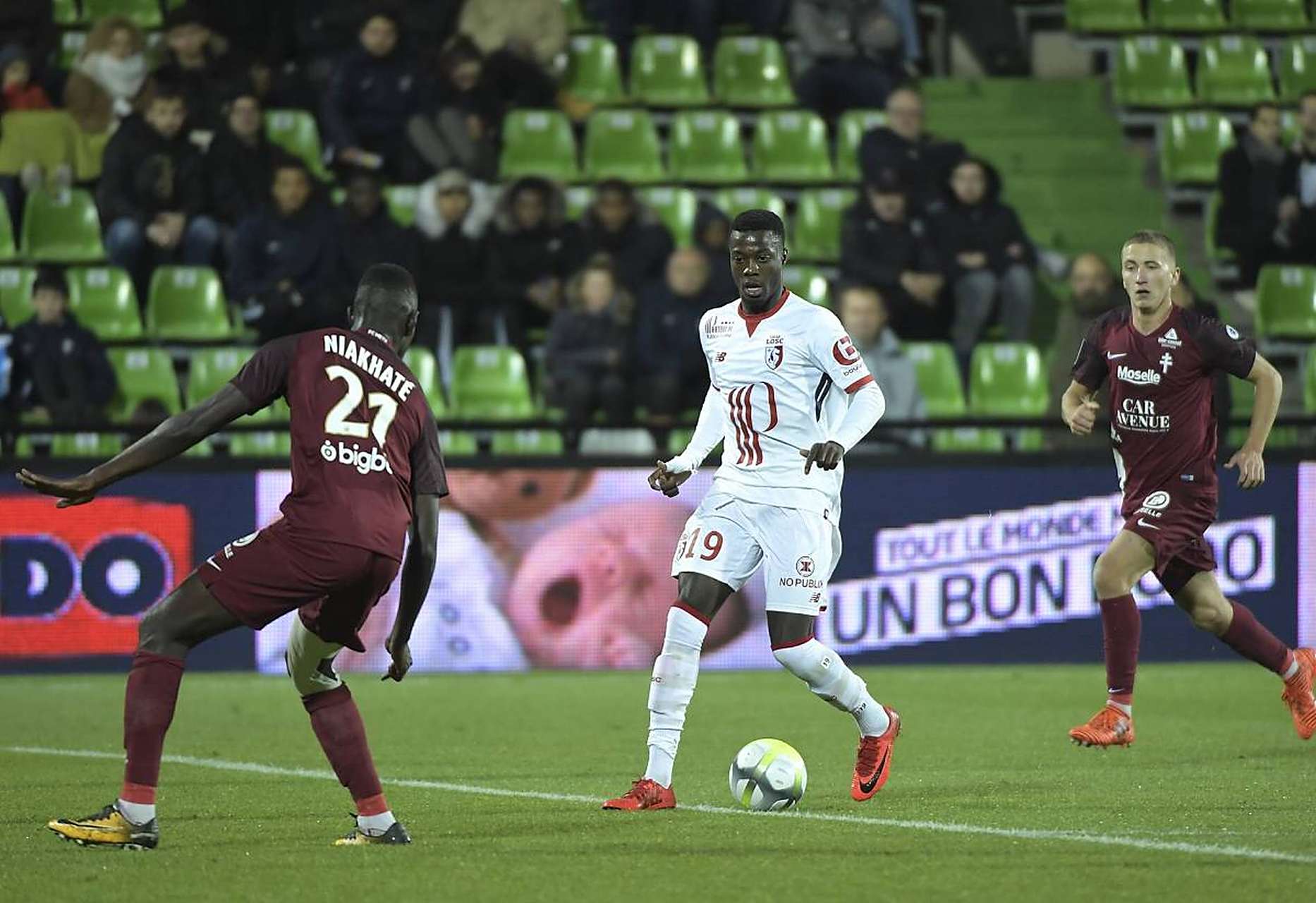 关于里昂主场比赛获胜，晋级法国联赛杯半决赛的信息