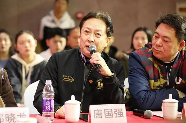 包含青岛队士气高涨，准备集体发力射门攻击的词条