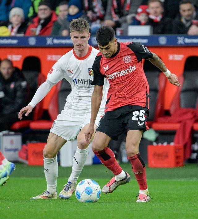 包含勒沃库森队凭借良好状态再次获胜，排名上升的词条