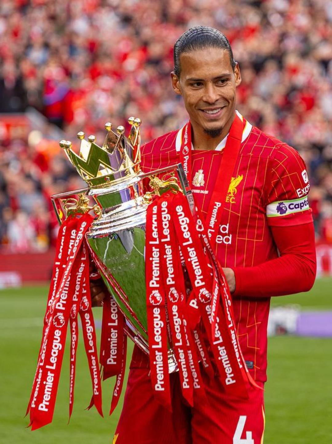 利物浦球员战术配合默契，实现胜利