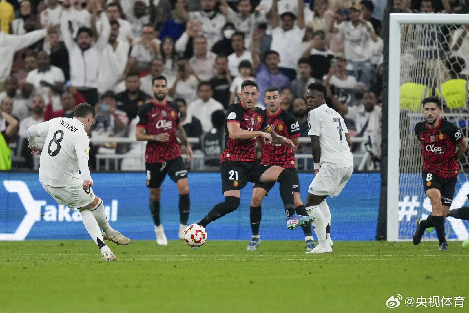 西班牙队横扫乌克兰进军欧洲足球锦标赛决赛