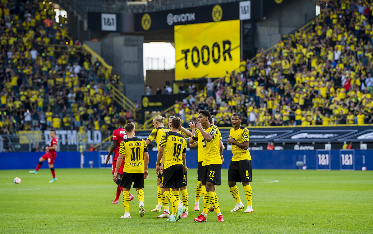 法兰克福客场战胜多特蒙德，取得惊喜胜利