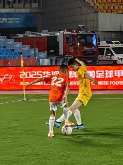 纪录创新惊喜不断，足球联赛再掀高潮的简单介绍