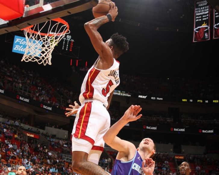 爱游戏入口-骑士不敌活塞，小南斯表现出色但无力回天