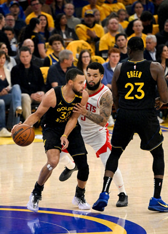 爱游戏官方入口-勇士球员合练默契队伍整体实力上升