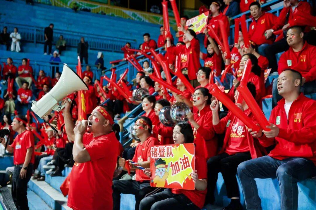 爱游戏app下载-球队在赛场上奋力拼搏，最终取得了值得骄傲的胜利的简单介绍