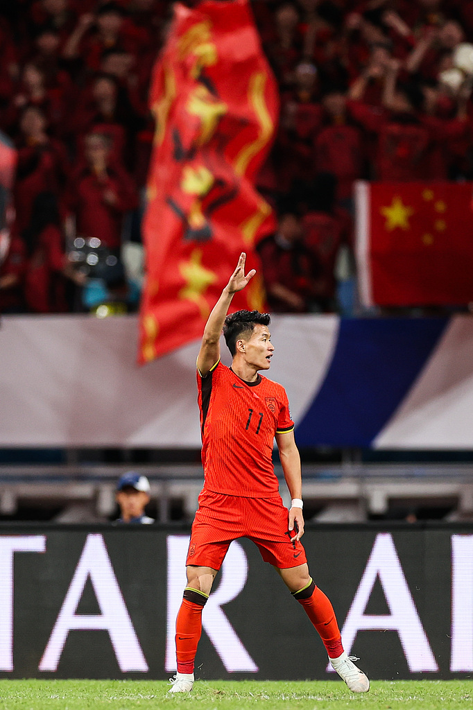 爱游戏app-足球赛事中，中国选手夺得胜利！