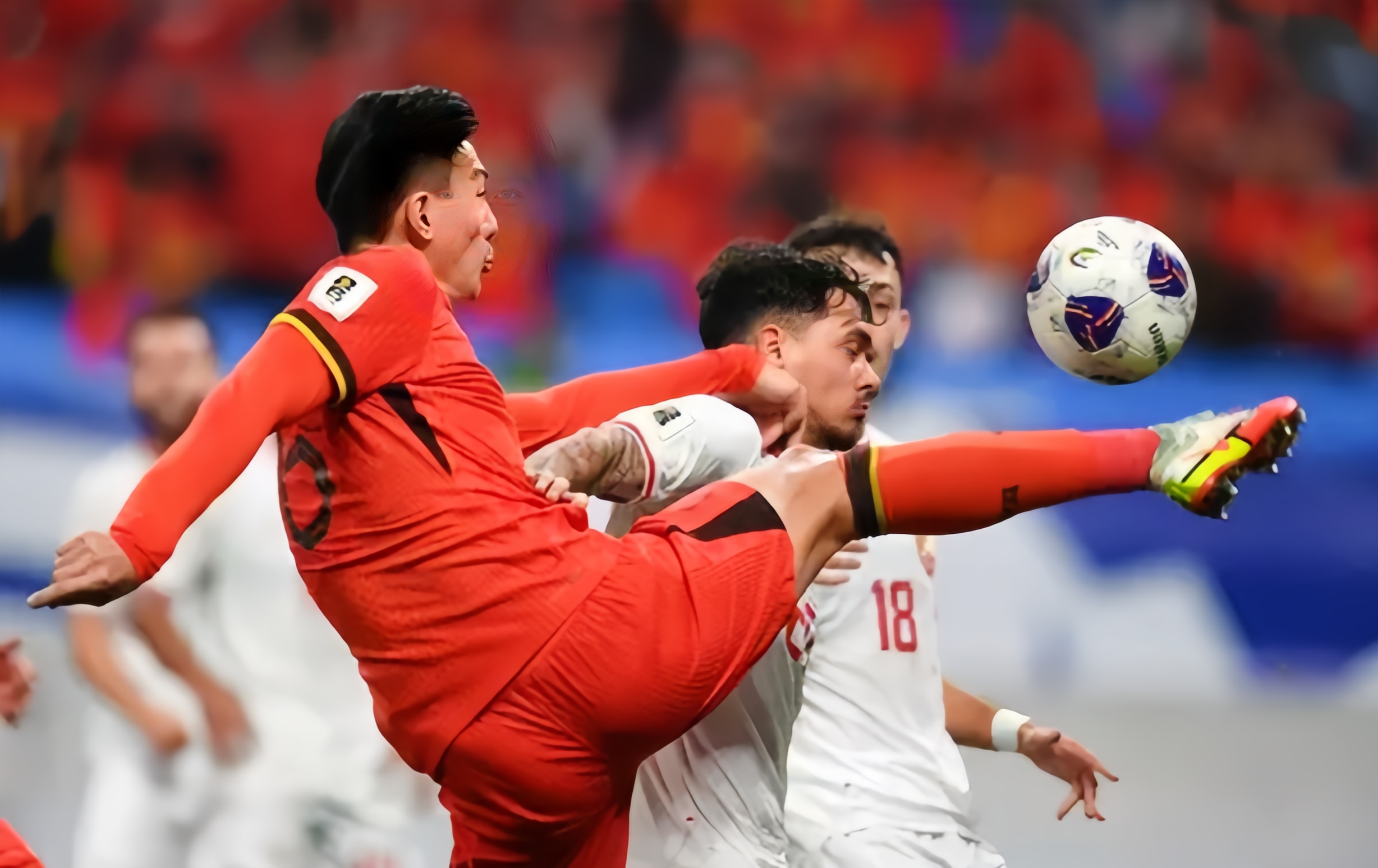 足球赛事中，中国选手夺得胜利！